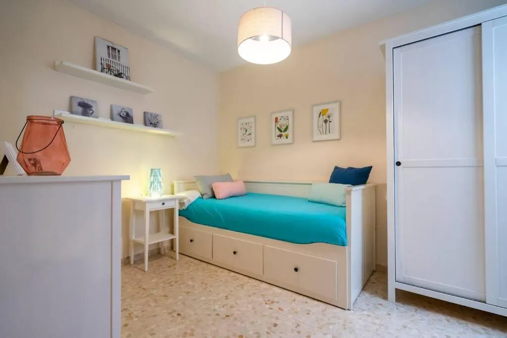Luminosa Y Soleada Casa En El Centro De Torre Del Mar Apartment