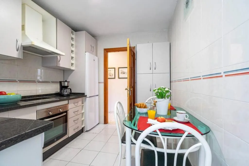 Luminosa Y Soleada Casa En El Centro De Torre Del Mar Apartment